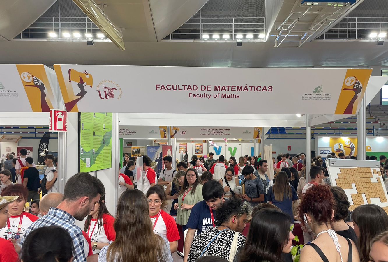 Stand de la Facultad de Matemáticas en el Salón del Estudiante